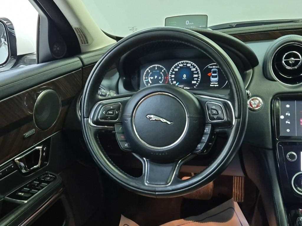 Jaguar XJ 3.0D Limited Edition 10