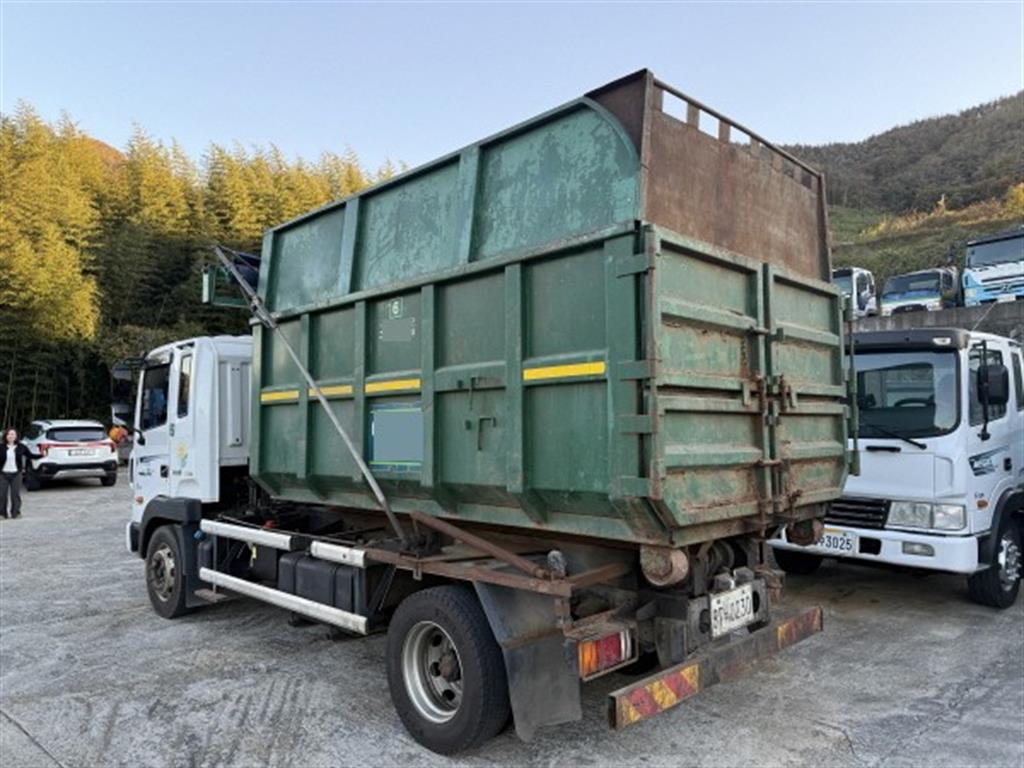 현대 메가트럭 암롤 5톤 수동 단바리 4