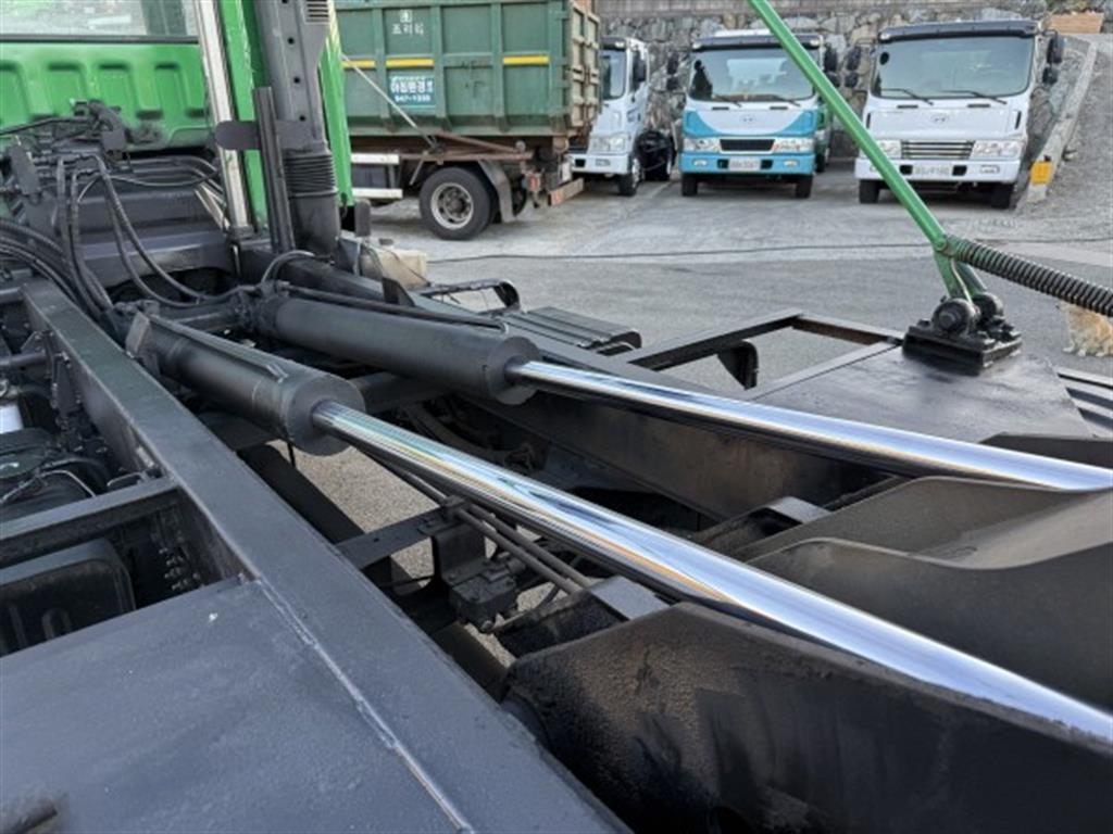 현대 메가트럭 암롤 5톤 수동 단바리 9