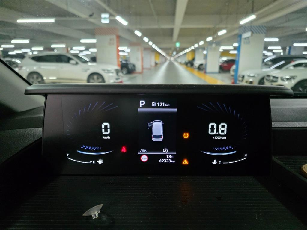 Hyundai Staria 2WD Diesel Tourer Modern 10