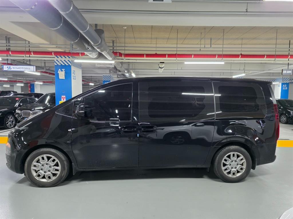 Hyundai Staria 2WD Diesel Tourer Modern 4