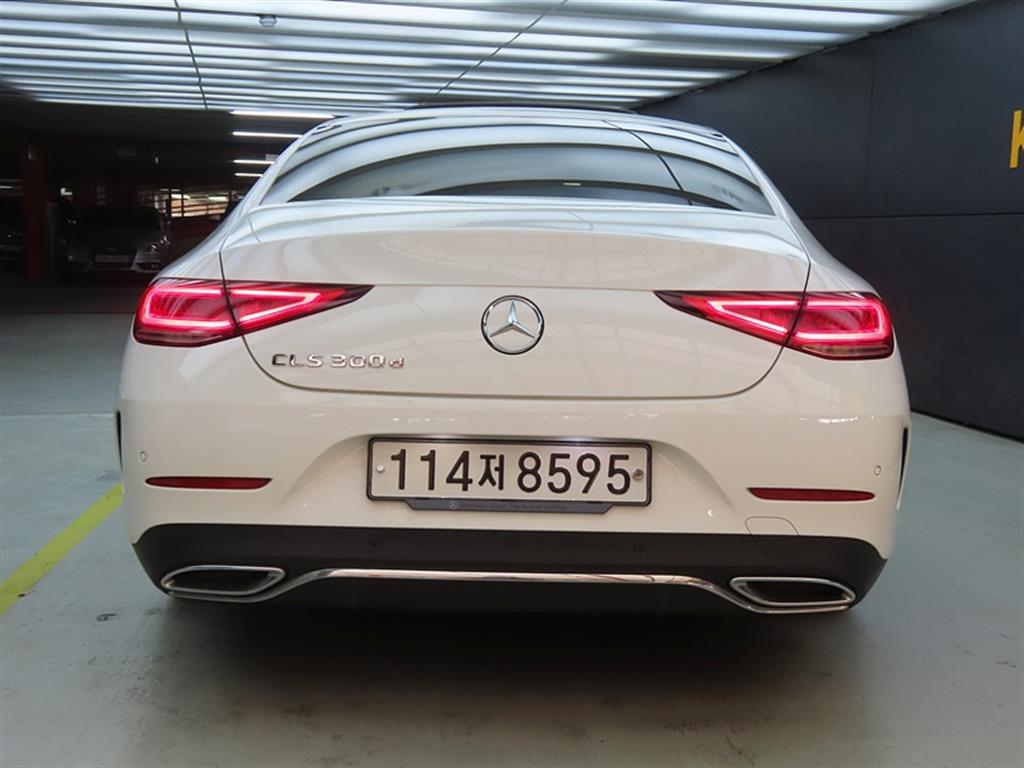 Mercedes-Benz CLS-Class CLS300d AMG Line 4