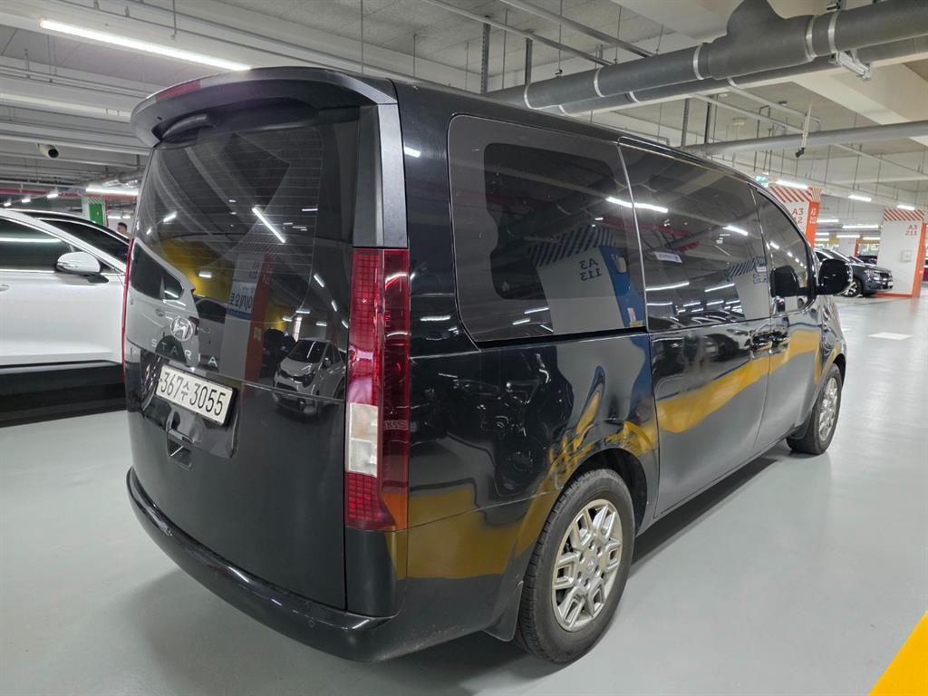 Hyundai Staria 2WD Diesel Tourer Modern 7