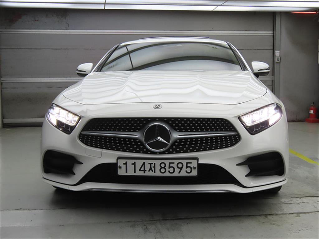 Mercedes-Benz CLS-Class CLS300d AMG Line 3