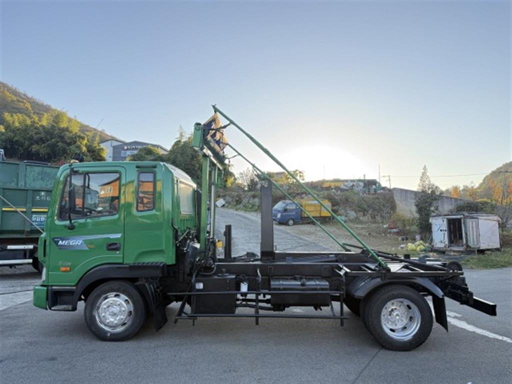 현대 메가트럭 암롤 5톤 수동 단바리 3