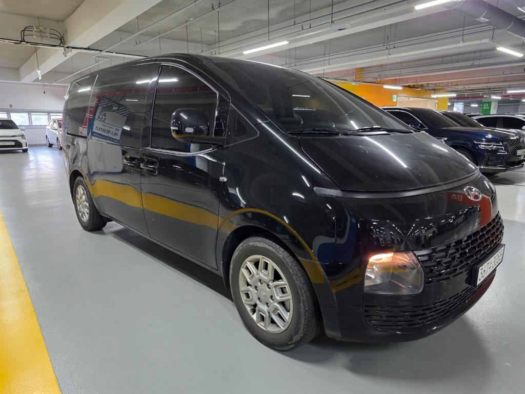 Hyundai Staria 2WD Diesel Tourer Modern 9