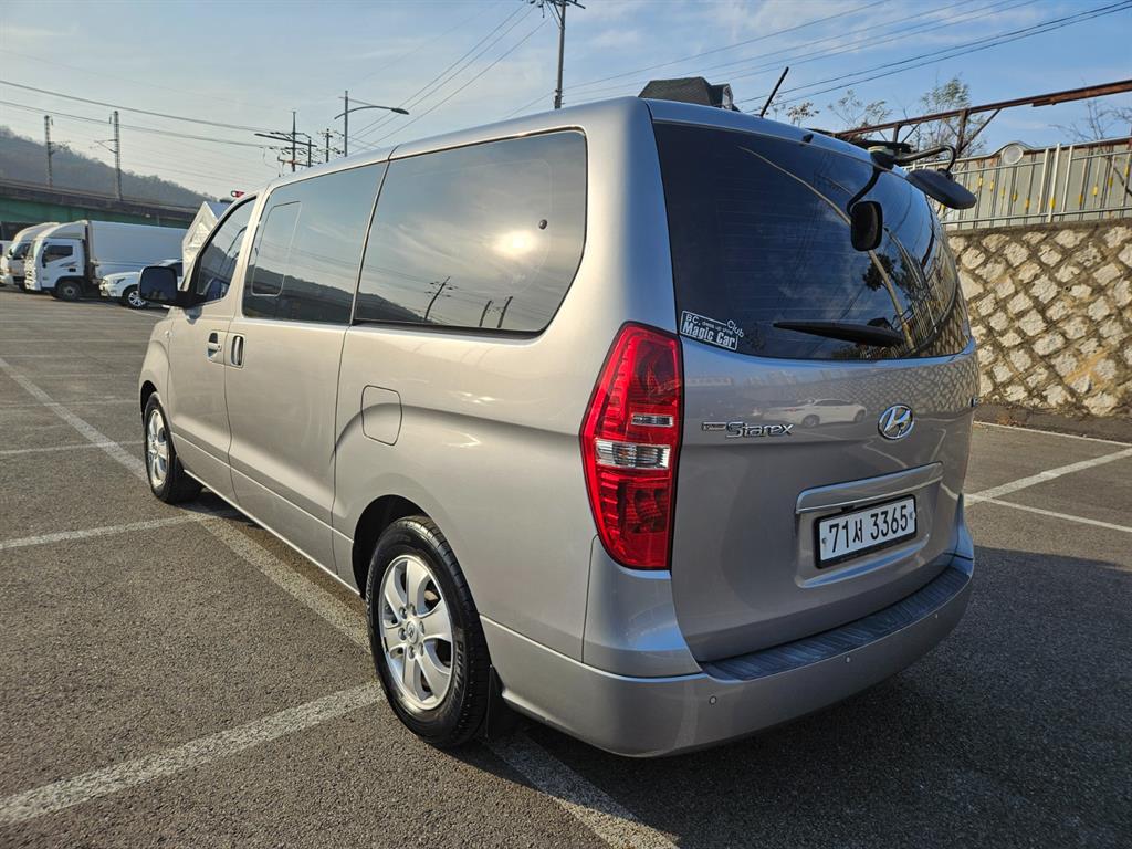 Hyundai Starex 2WD Wagon Smart 4