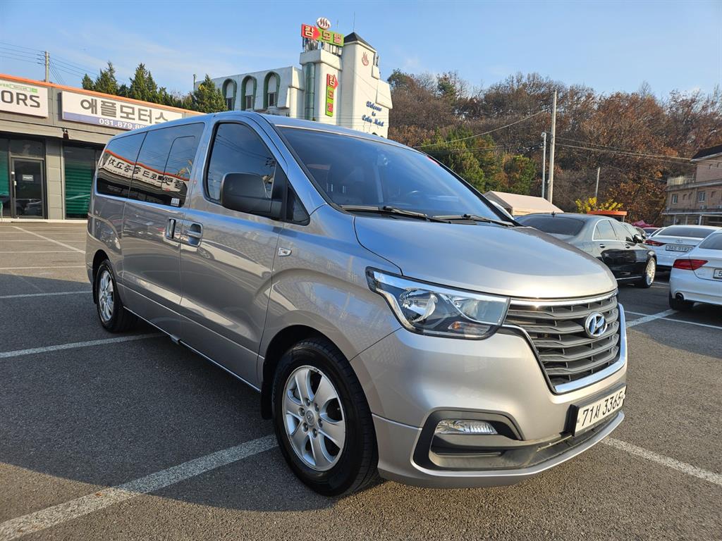 Hyundai Starex 2WD Wagon Smart 2