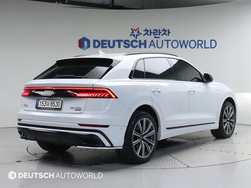 아우디 Q8 55 TFSI 콰트로 프리미엄 사진 2/20