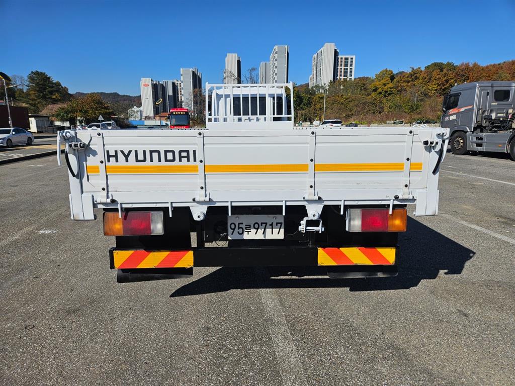 현대 메가트럭 280 카고 7.5톤 수동 4