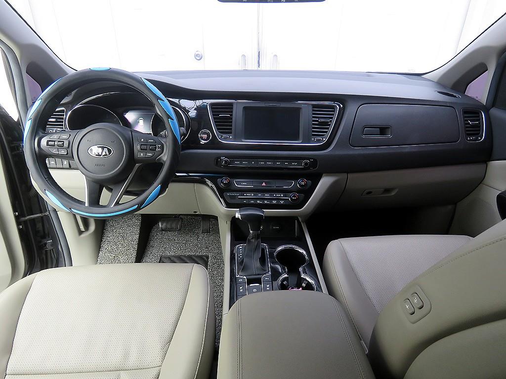 Kia Carnival Diesel Prestige 9
