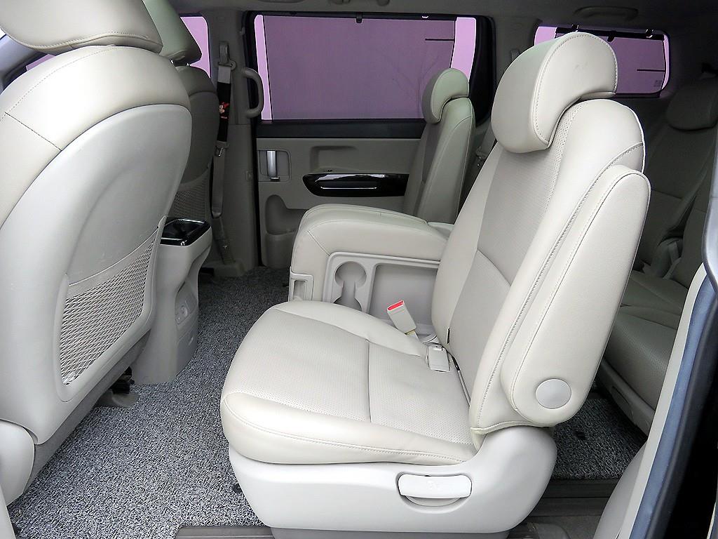 Kia Carnival Diesel Prestige 8