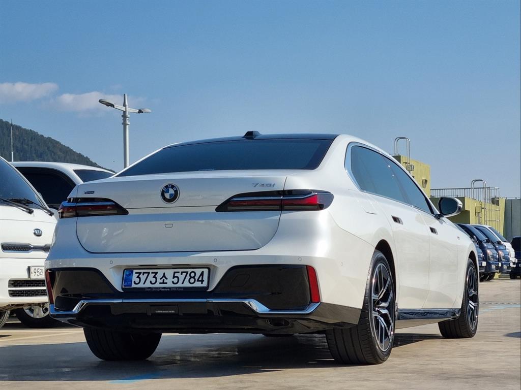 Genesis G70 740i xDrive M Sport 7