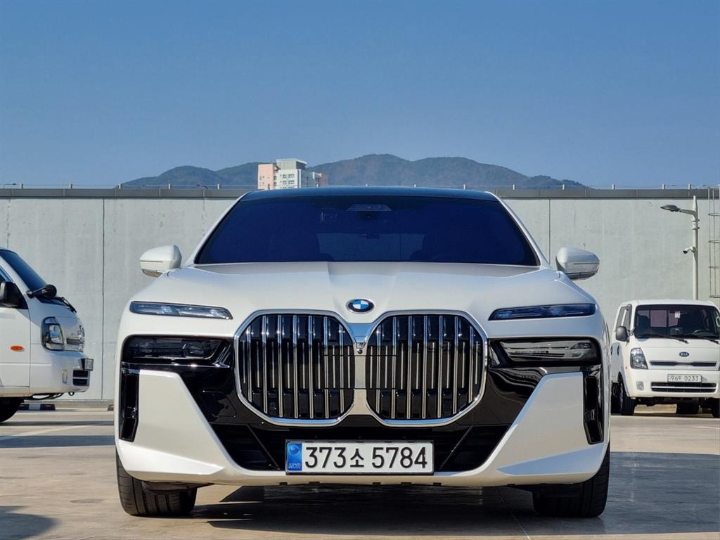 Genesis G70 740i xDrive M Sport 3