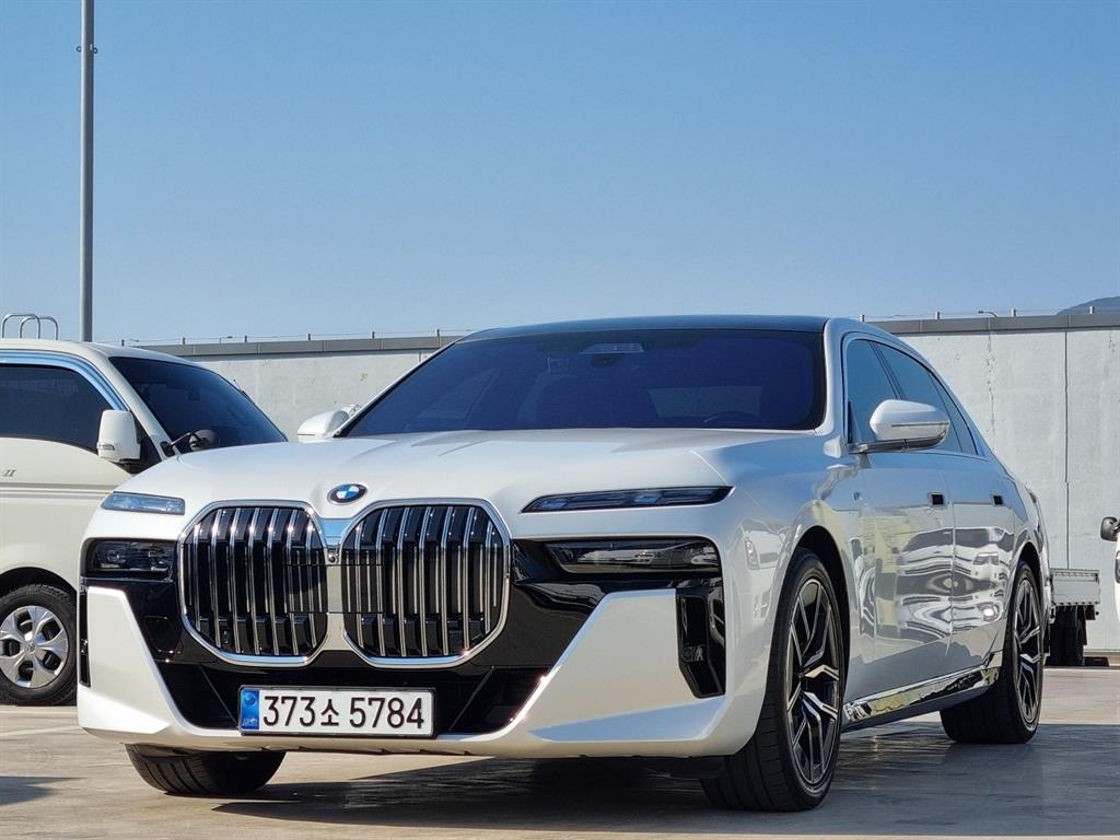 Genesis G70 740i xDrive M Sport 2