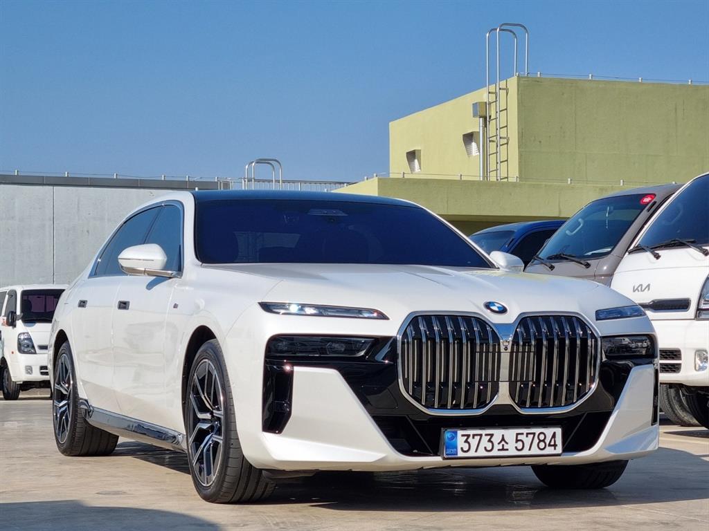 Genesis G70 740i xDrive M Sport 4