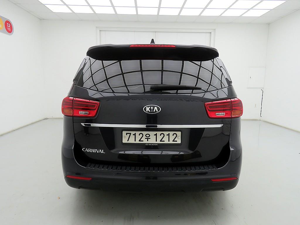 Kia Carnival Diesel Prestige 4