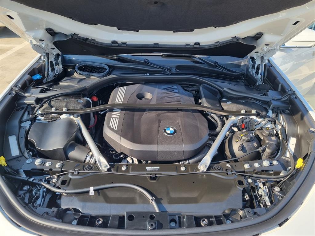 Genesis G70 740i xDrive M Sport 10