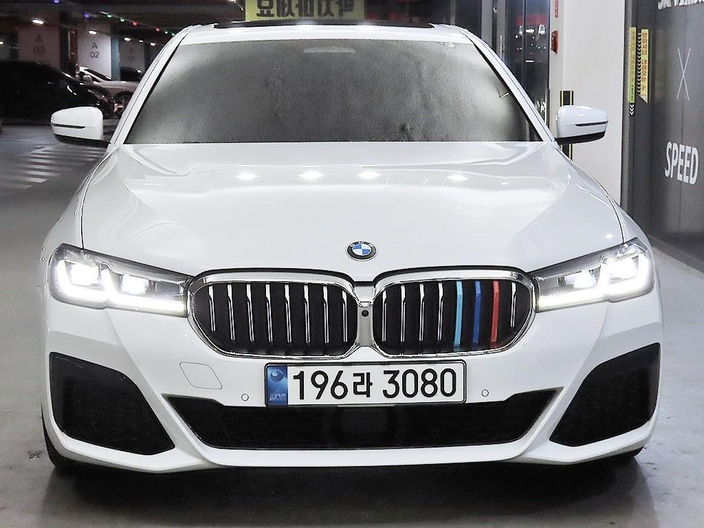 BMW 5시리즈 520i M 스포츠 사진