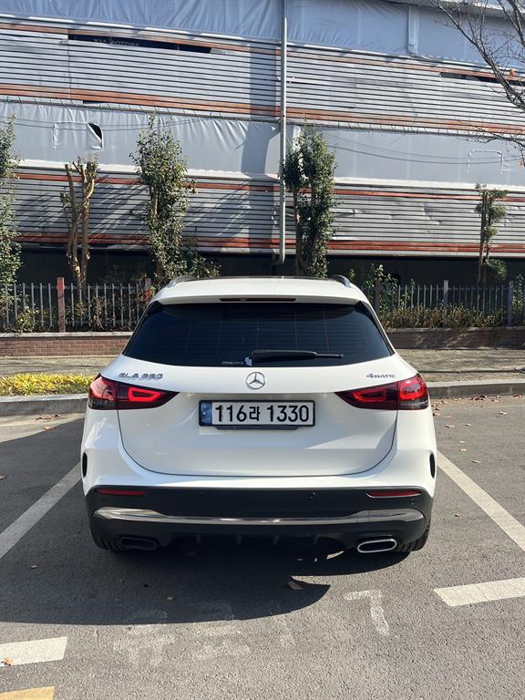 Mercedes-Benz GLA-Class GLA250 4MATIC 5