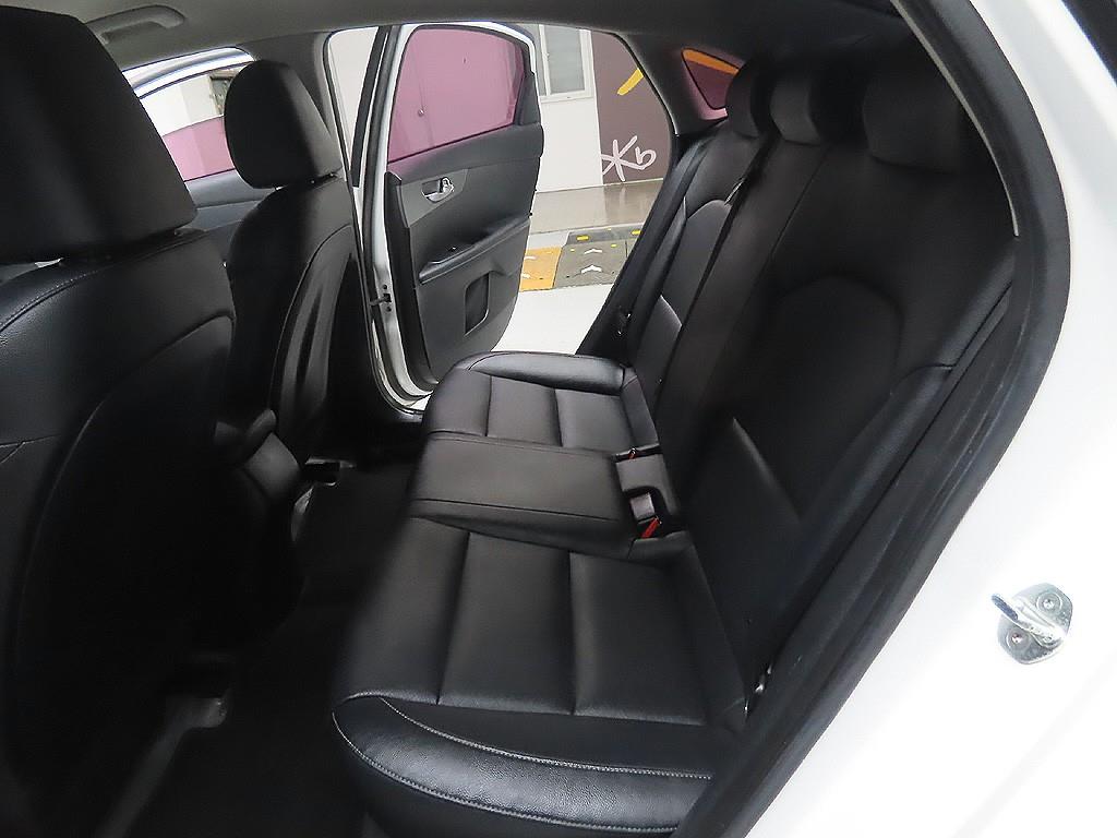 Kia K3 1.6 Trendy 10