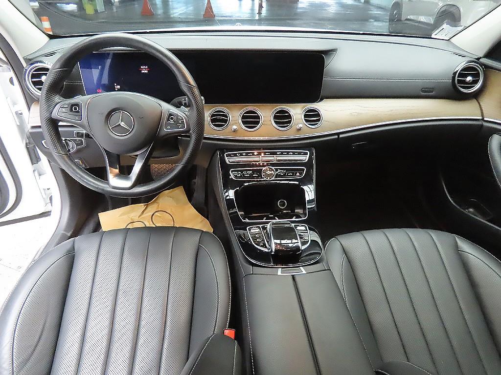 Mercedes-Benz E-Class E300 4MATIC Exclusive 10