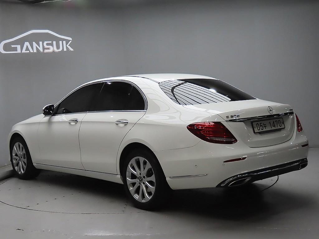 Mercedes-Benz E-Class E300 4MATIC Exclusive 4