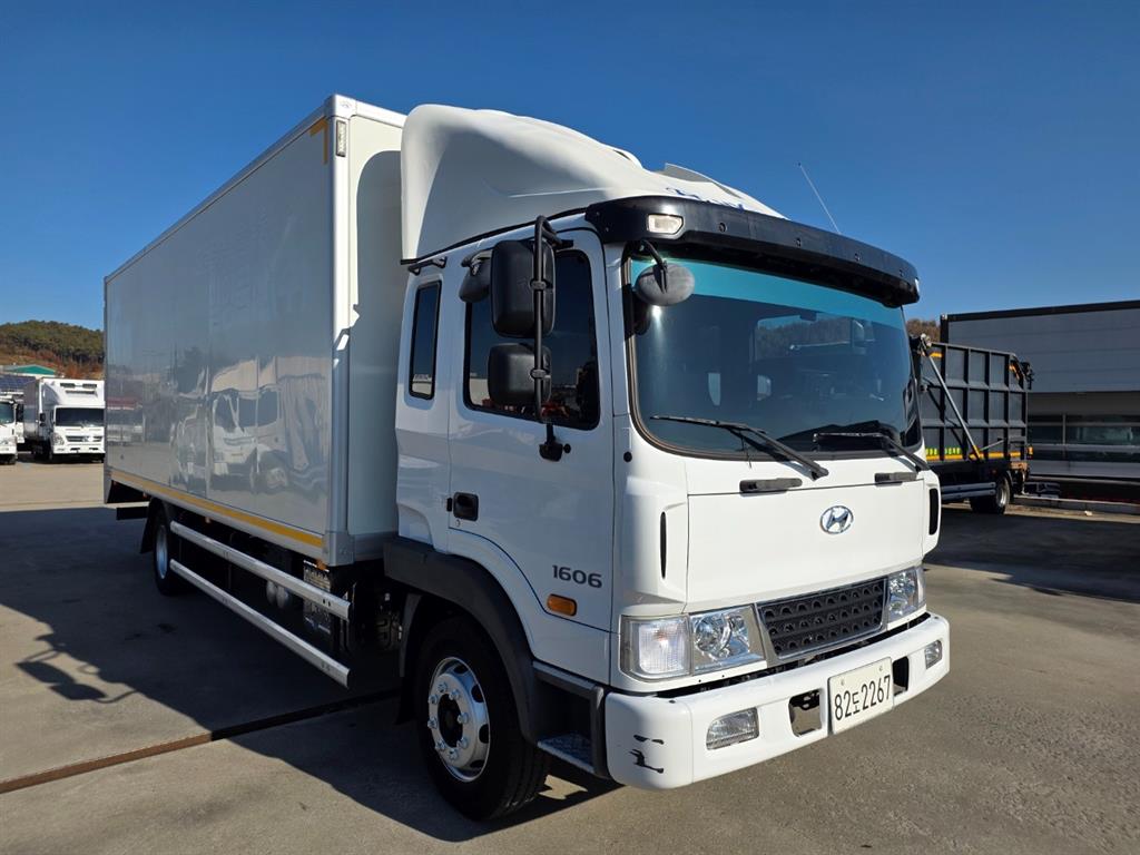 현대 메가트럭 단바리 냉동탑 5톤 수동 1