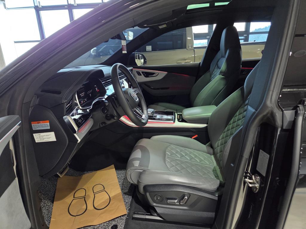Audi Q8 55 TFSI Quattro Premium 9