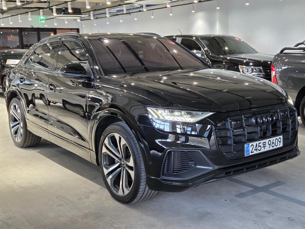 Audi Q8 55 TFSI Quattro Premium 4