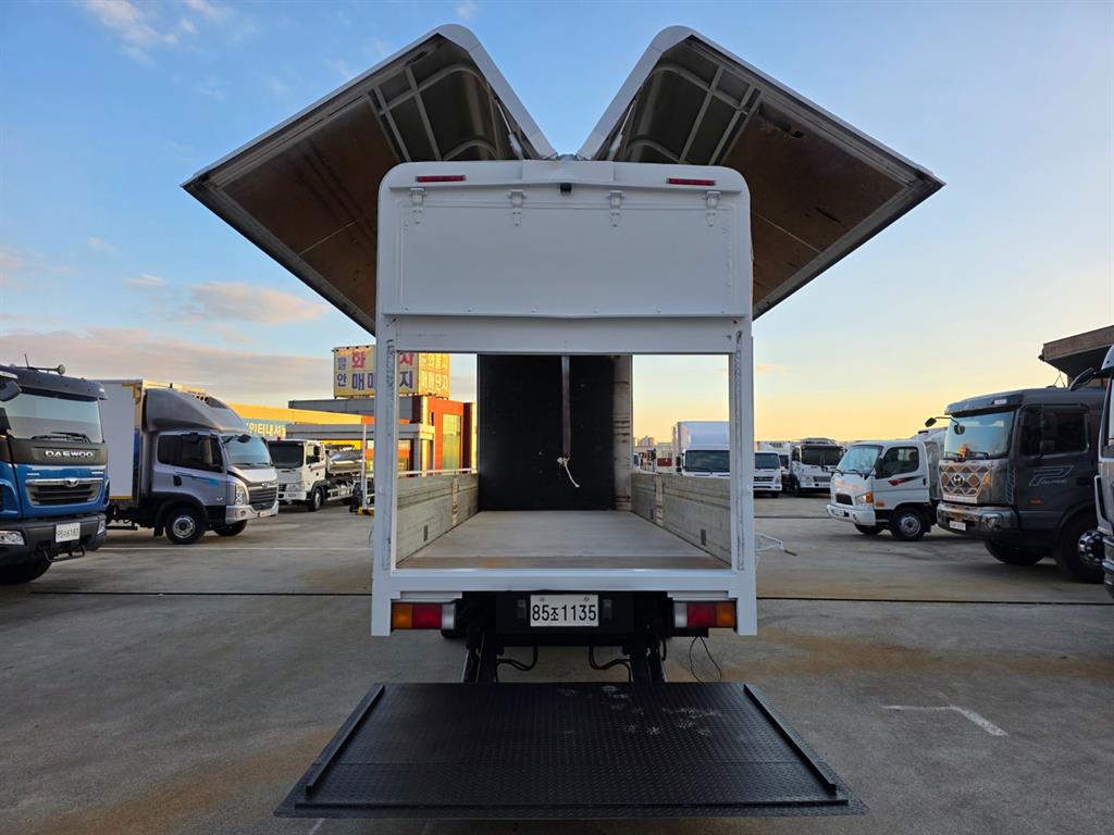 현대 메가트럭 윙바디 5톤 수동 11