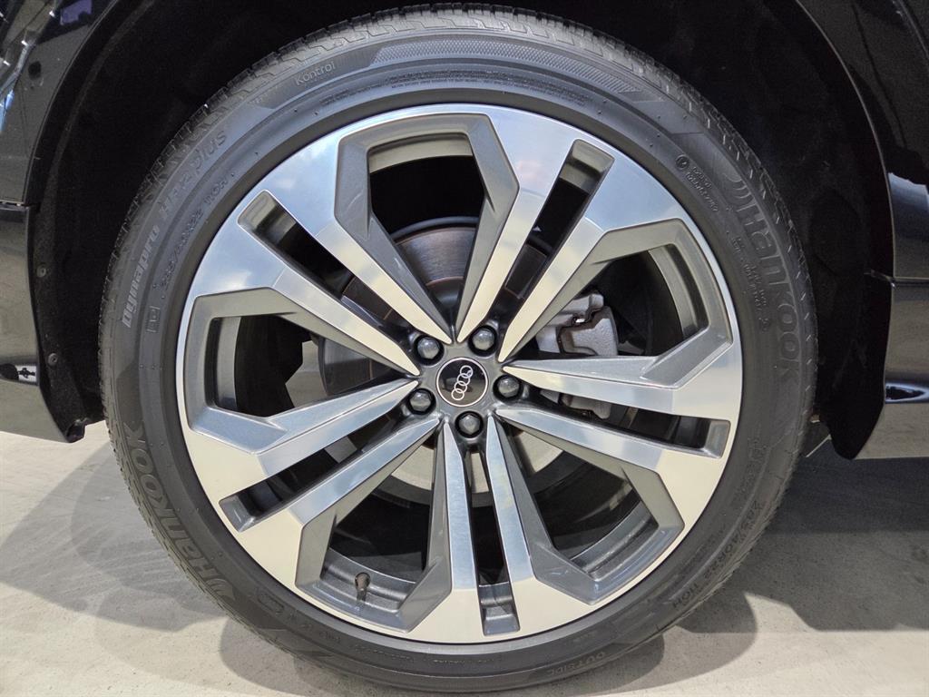 Audi Q8 55 TFSI Quattro Premium 7
