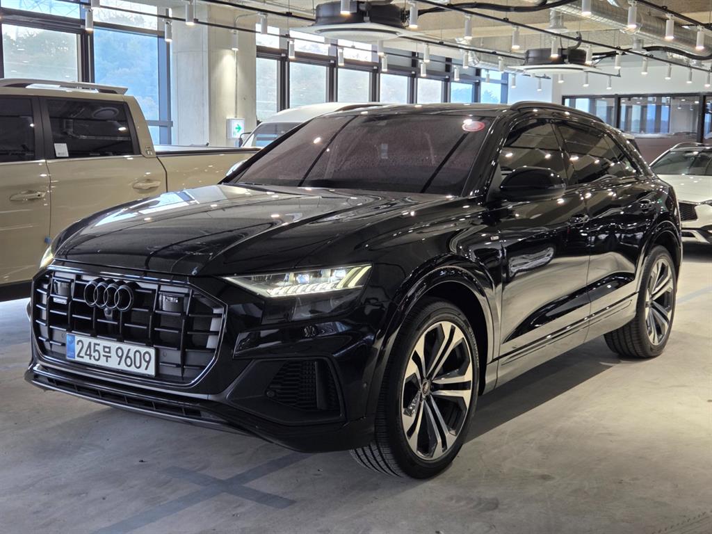 Audi Q8 55 TFSI Quattro Premium 2