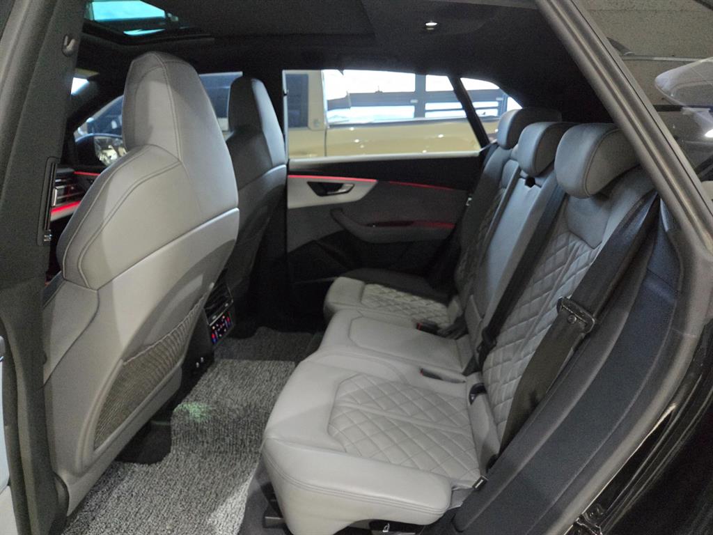 Audi Q8 55 TFSI Quattro Premium 8