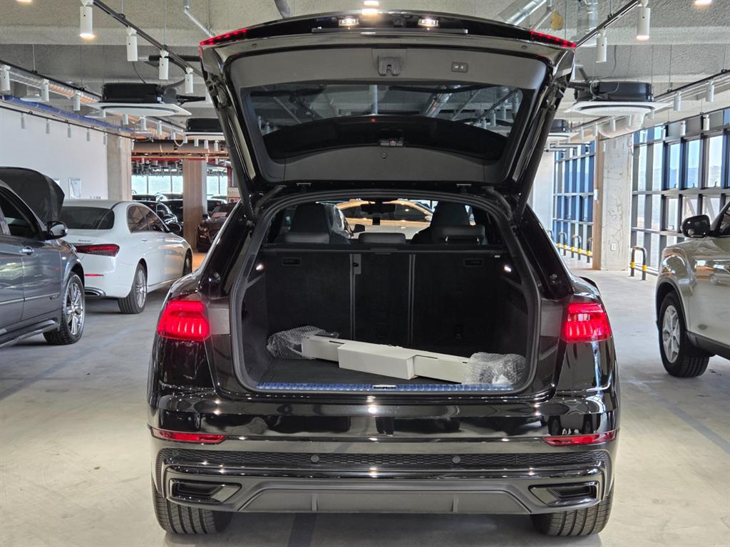 Audi Q8 55 TFSI Quattro Premium 6