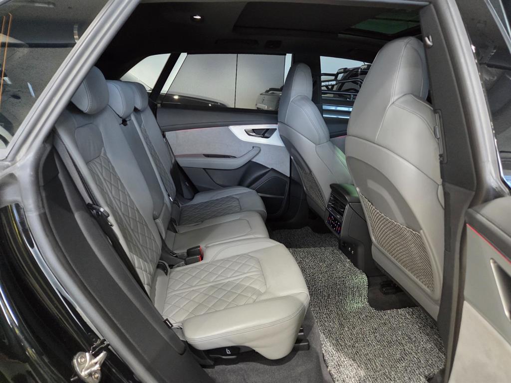 Audi Q8 55 TFSI Quattro Premium 10