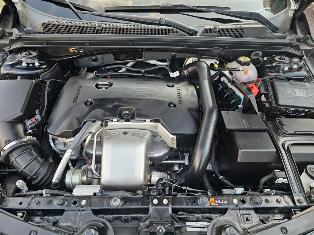 Chevrolet Malibu Gasoline 2.0 Turbo Redline 8