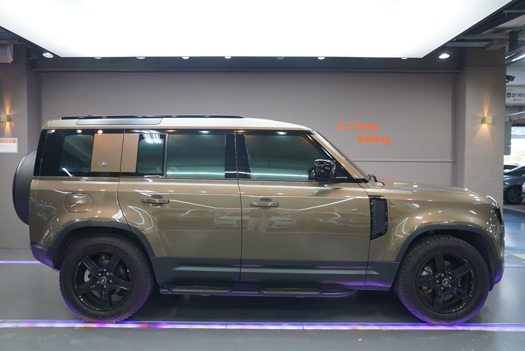 Land Rover Defender 110 D250 SE 3