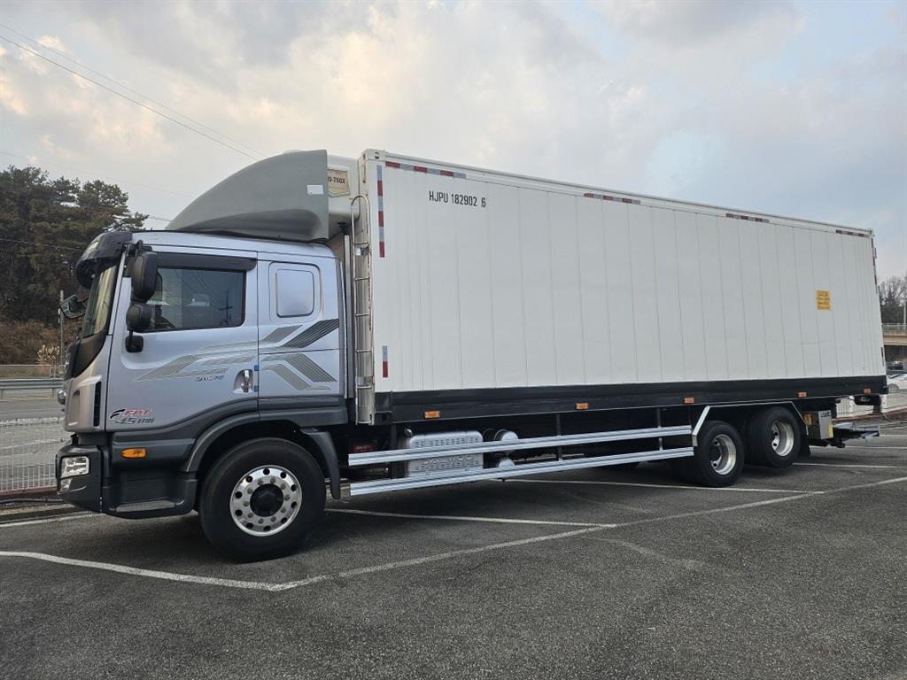 타타대우 프리마 냉동탑 8.5톤 수동 4