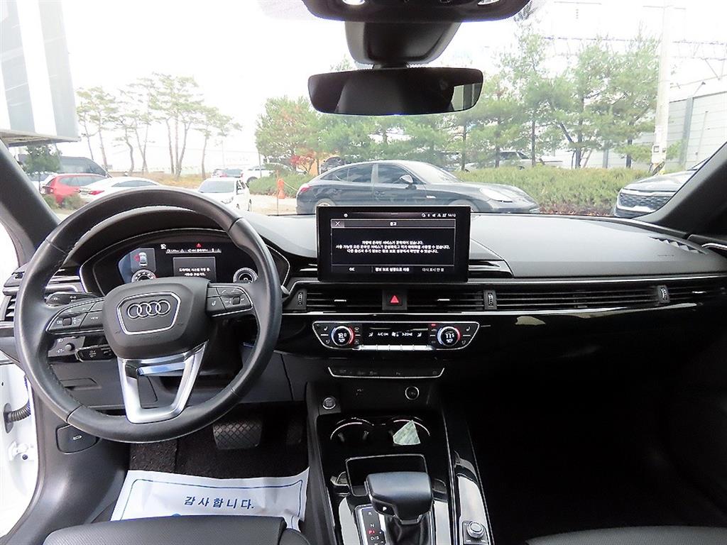 Audi A4 40 TFSI Premium 8