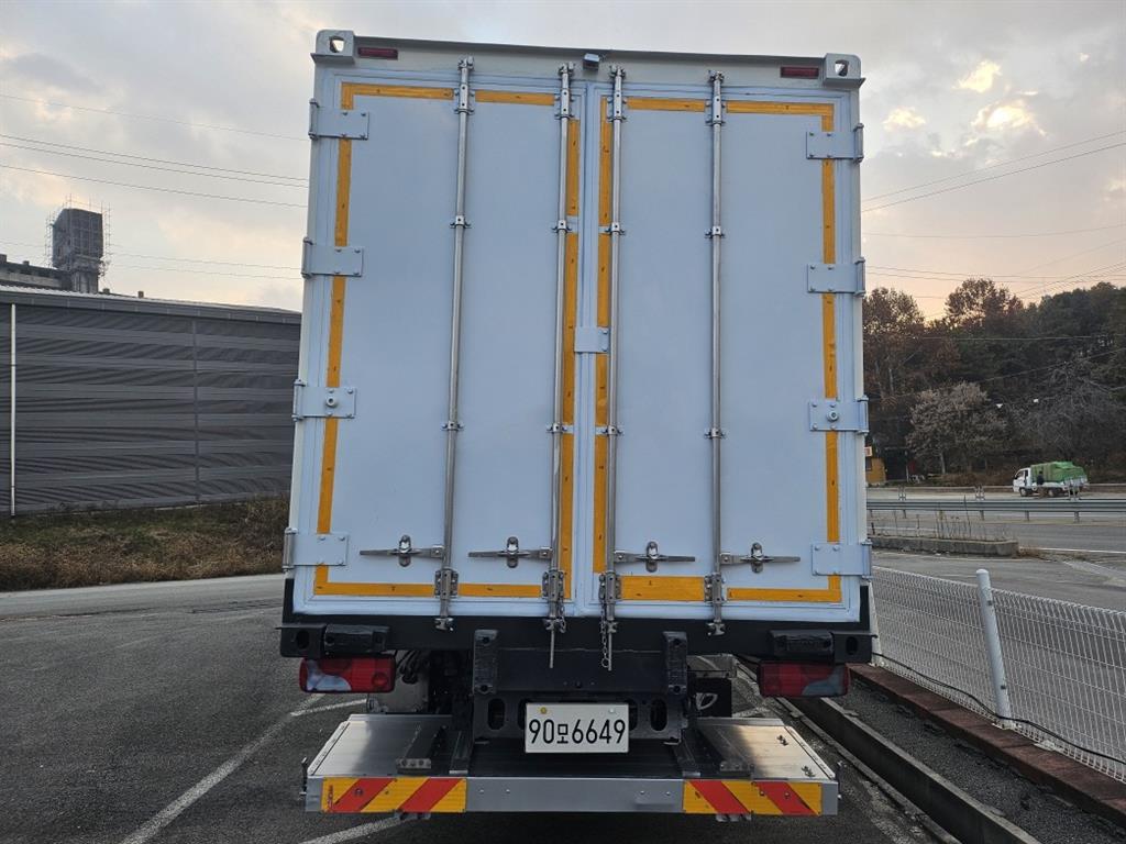 타타대우 프리마 냉동탑 8.5톤 수동 7