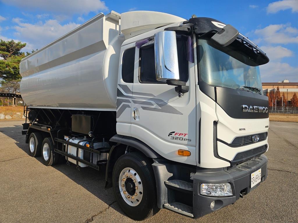 타타대우 프리마 14톤 사료운반차