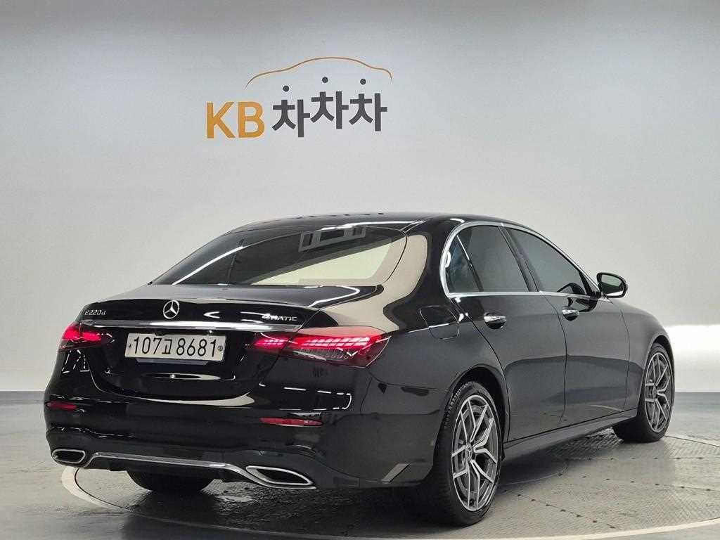 Mercedes-Benz E-Class E220d 4MATIC AMG Line 4