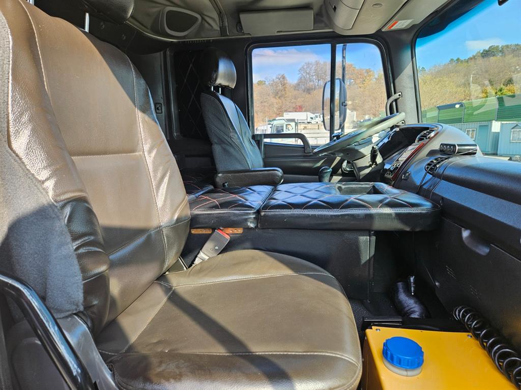 현대 메가트럭 250 카고 4.5톤 수동 8