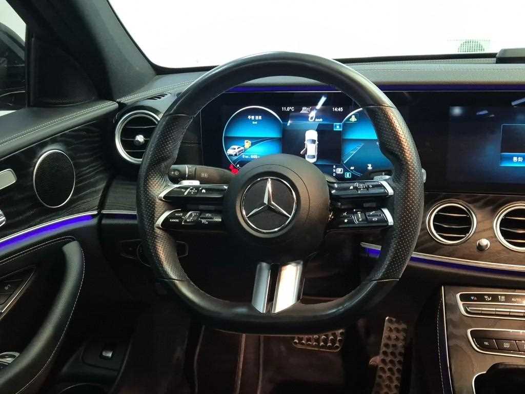 Mercedes-Benz E-Class E220d 4MATIC AMG Line 10