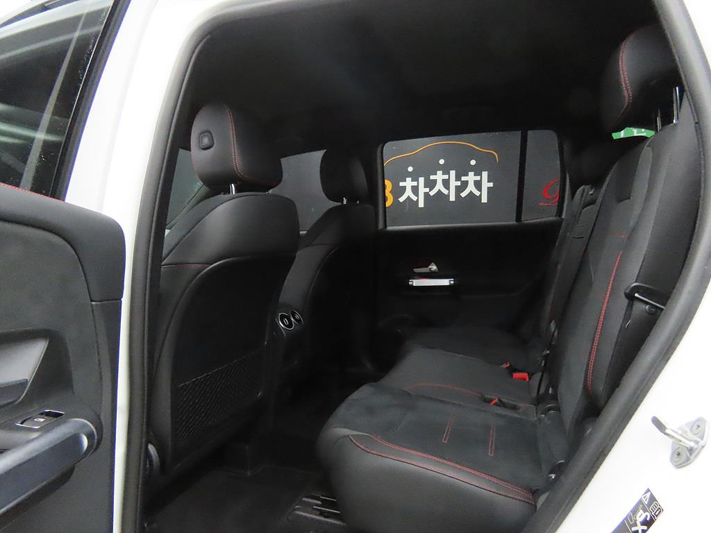 Mercedes-Benz GLB-Class GLB250 4MATIC 7