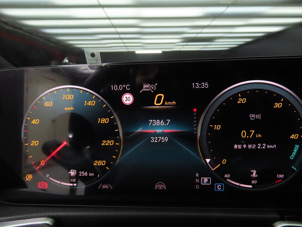 Mercedes-Benz GLB-Class GLB250 4MATIC 10