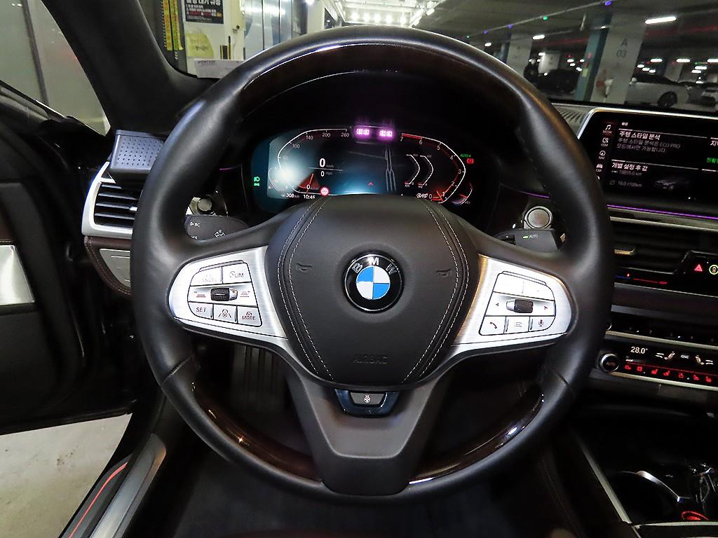 BMW 7 Series 750Li xDrive Design Pure Excellence Base Type 9