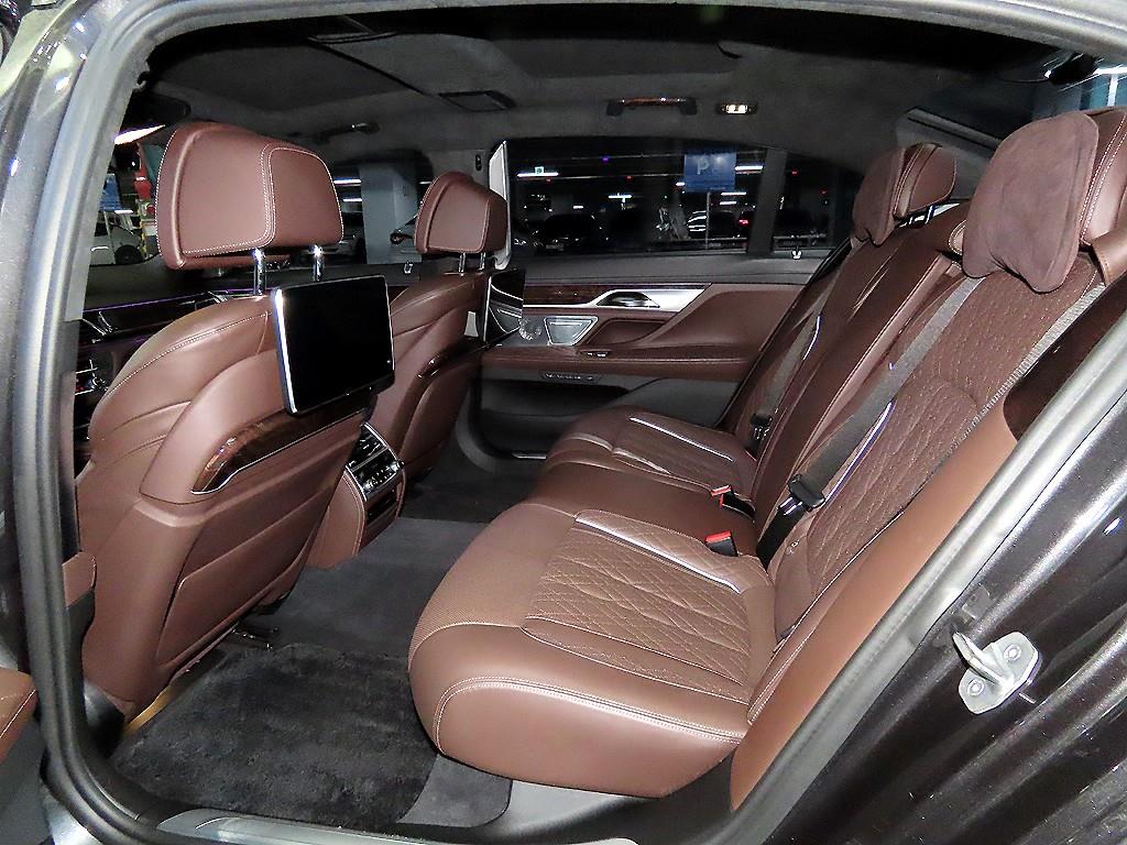 BMW 7 Series 750Li xDrive Design Pure Excellence Base Type 8