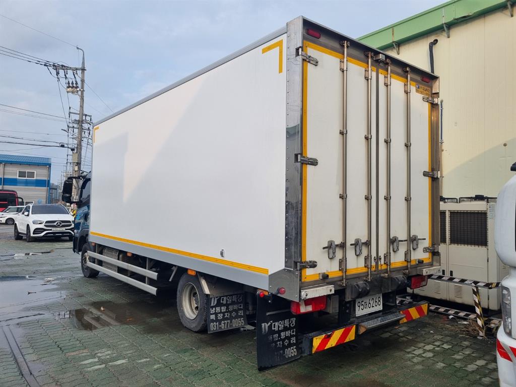 타타대우 더쎈 3.5톤 냉동탑 3